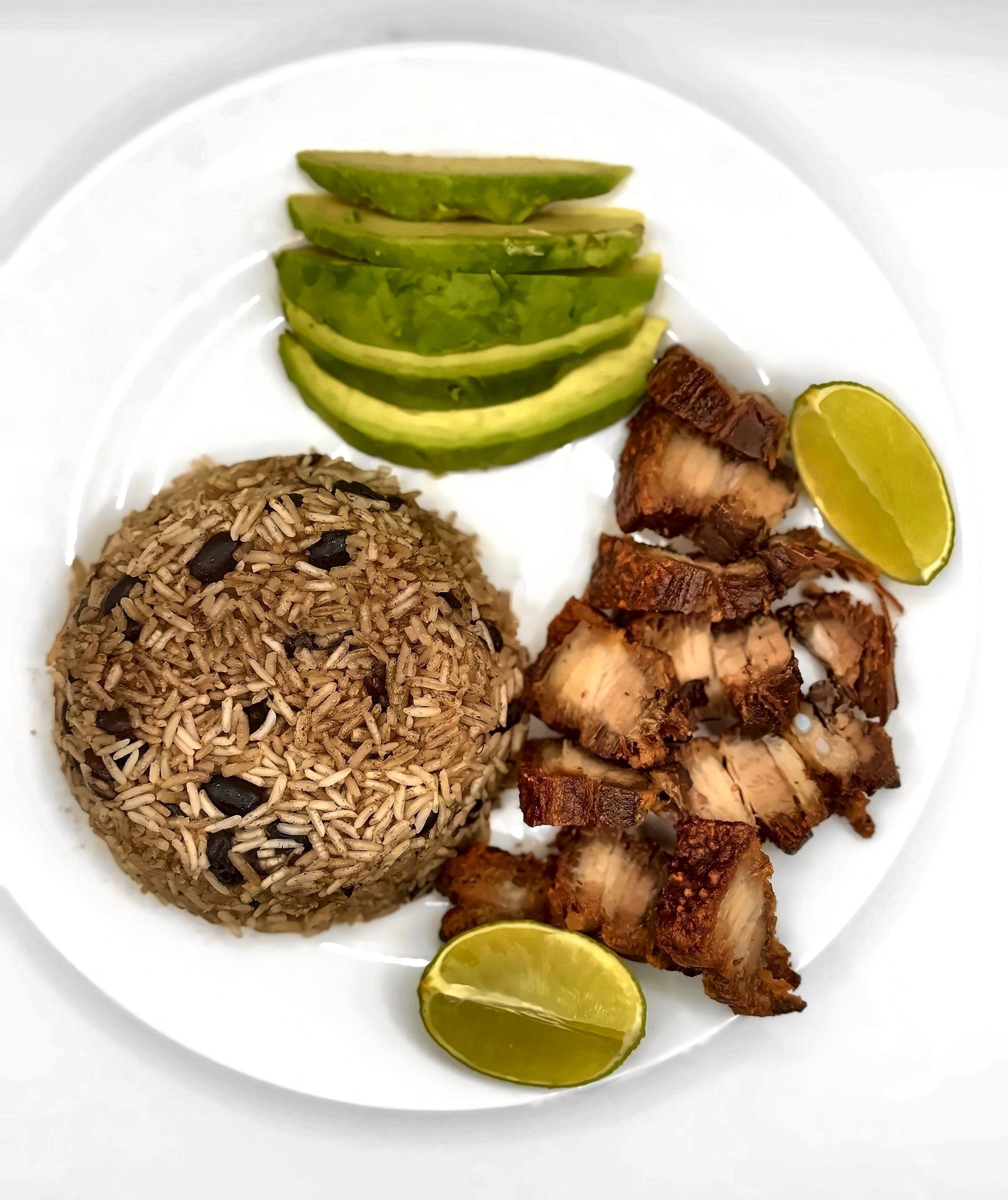 Chicharrón mit Moro und Avocado